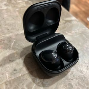 🚨SOLD🚨Samsung wireless earbuds